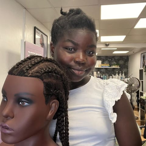 A Crowns in Training class attendee at Salon ABV